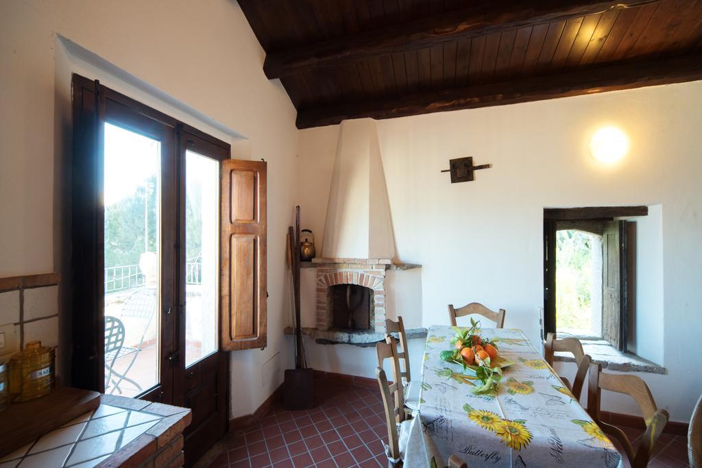 לטויאני The Clock Houses Borgo Gallodoro מראה חיצוני תמונה