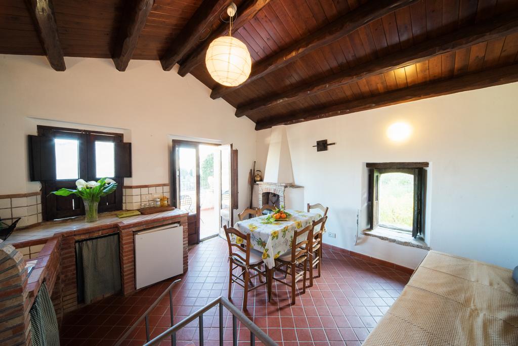 לטויאני The Clock Houses Borgo Gallodoro מראה חיצוני תמונה
