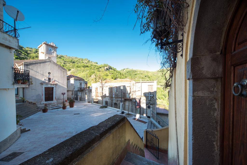 לטויאני The Clock Houses Borgo Gallodoro מראה חיצוני תמונה