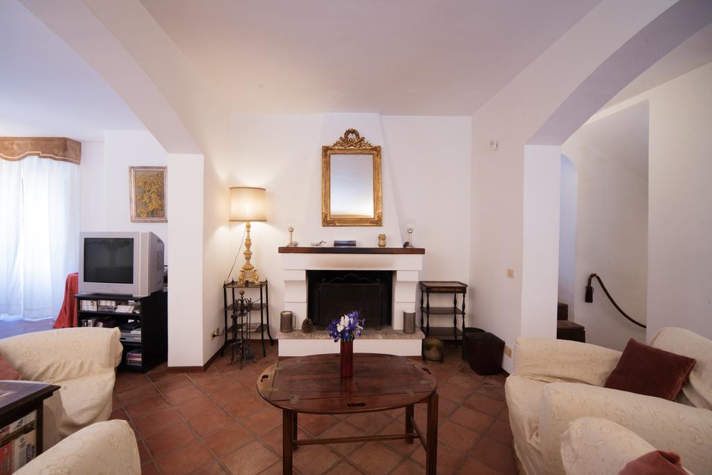 לטויאני The Clock Houses Borgo Gallodoro מראה חיצוני תמונה