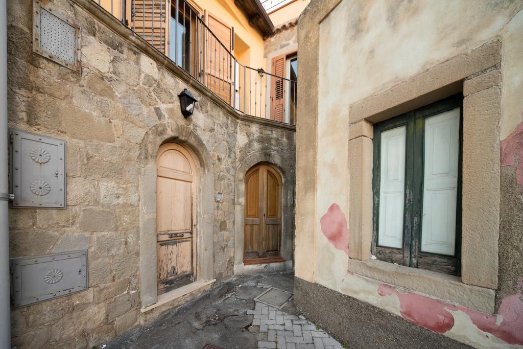לטויאני The Clock Houses Borgo Gallodoro מראה חיצוני תמונה