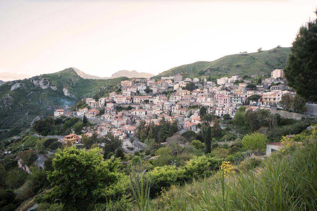 לטויאני The Clock Houses Borgo Gallodoro מראה חיצוני תמונה