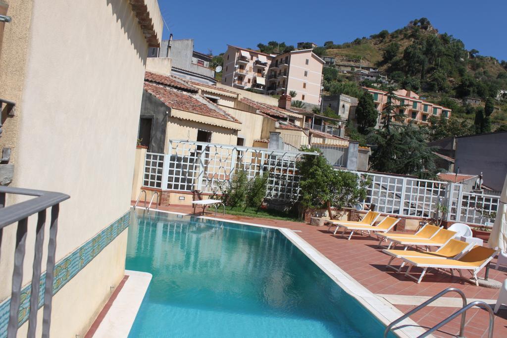 לטויאני The Clock Houses Borgo Gallodoro מראה חיצוני תמונה